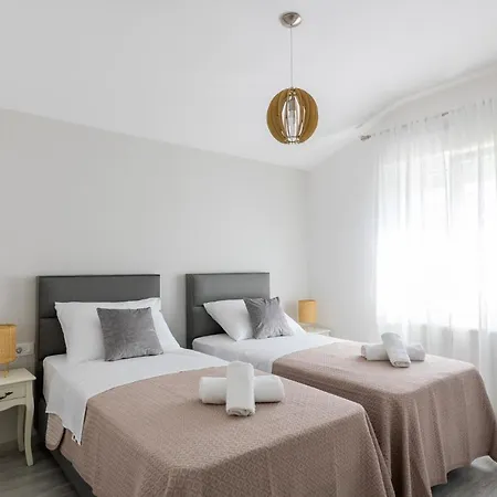Sisters - Free Parking Apartment