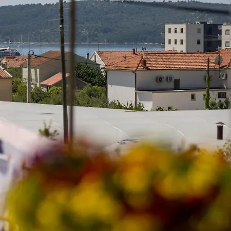 Sisters - Free Parking Apartment Trogir