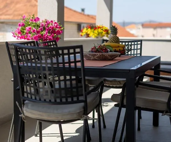 Sisters - Free Parking Appartement Trogir