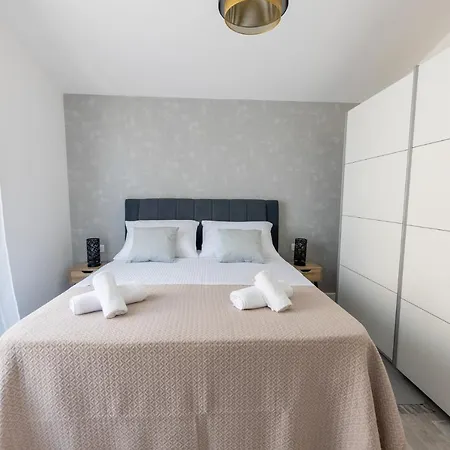 Sisters - Free Parking