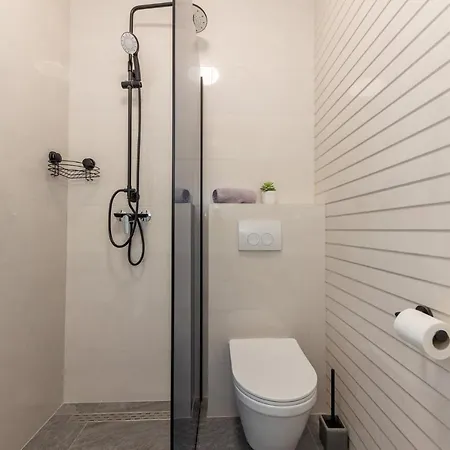 Sisters - Free Parking * Trogir