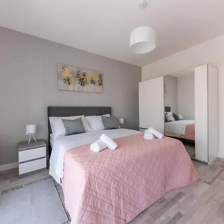 Sisters - Free Parking