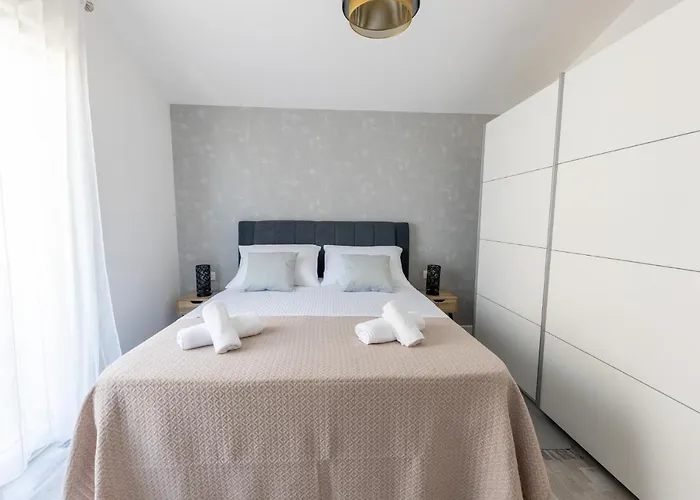 Sisters - Free Parking