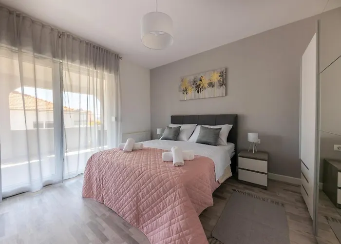 Sisters - Free Parking * 트로기르