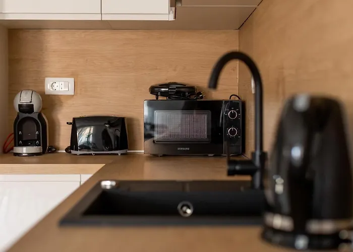 Sisters - Free Parking 아파트 트로기르