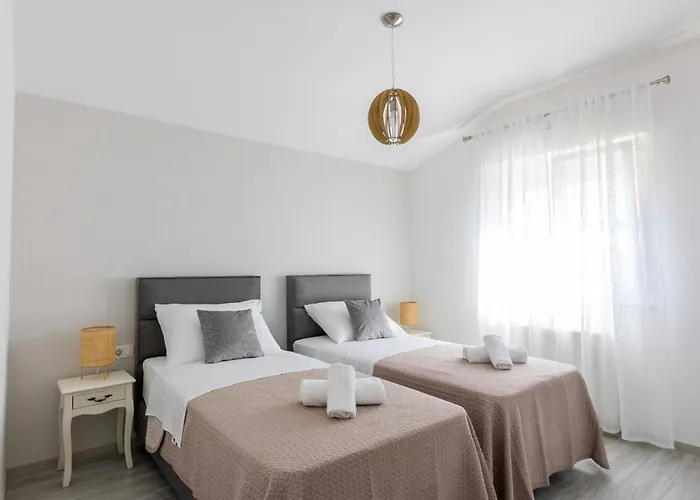 Sisters - Free Parking شقة