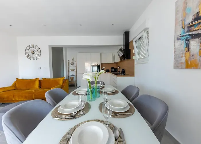 Sisters - Free Parking شقة