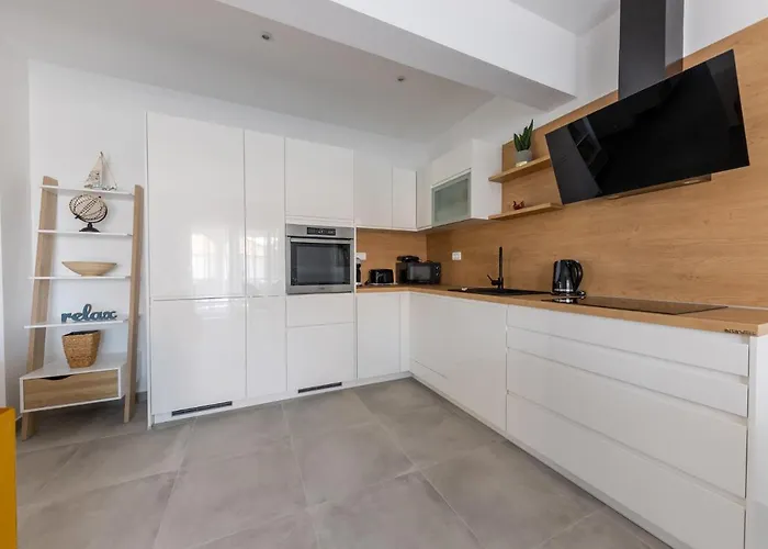 Sisters - Free Parking شقة