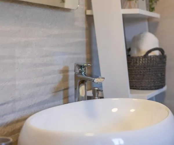 Sisters - Free Parking * تروغير