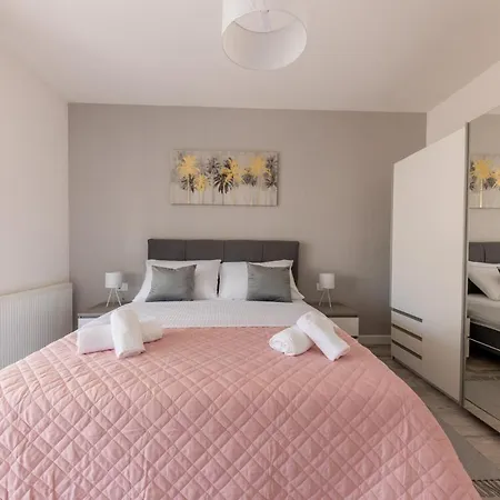 Daire Sisters - Free Parking Trogir